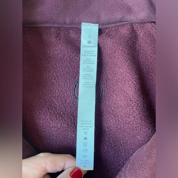 Lululemon Radiant II Full Zip Up Fitted Jacket. SZ 2 Garnet w/Cowell Neck - Picture 9 of 9